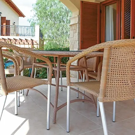 Theseus Village Bb02 شقة